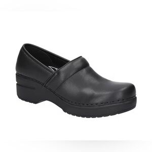 WOMEN'S EASY WORKS BY EASY STREET LEAD BLACK SLIP-RESISTANT CLOGS